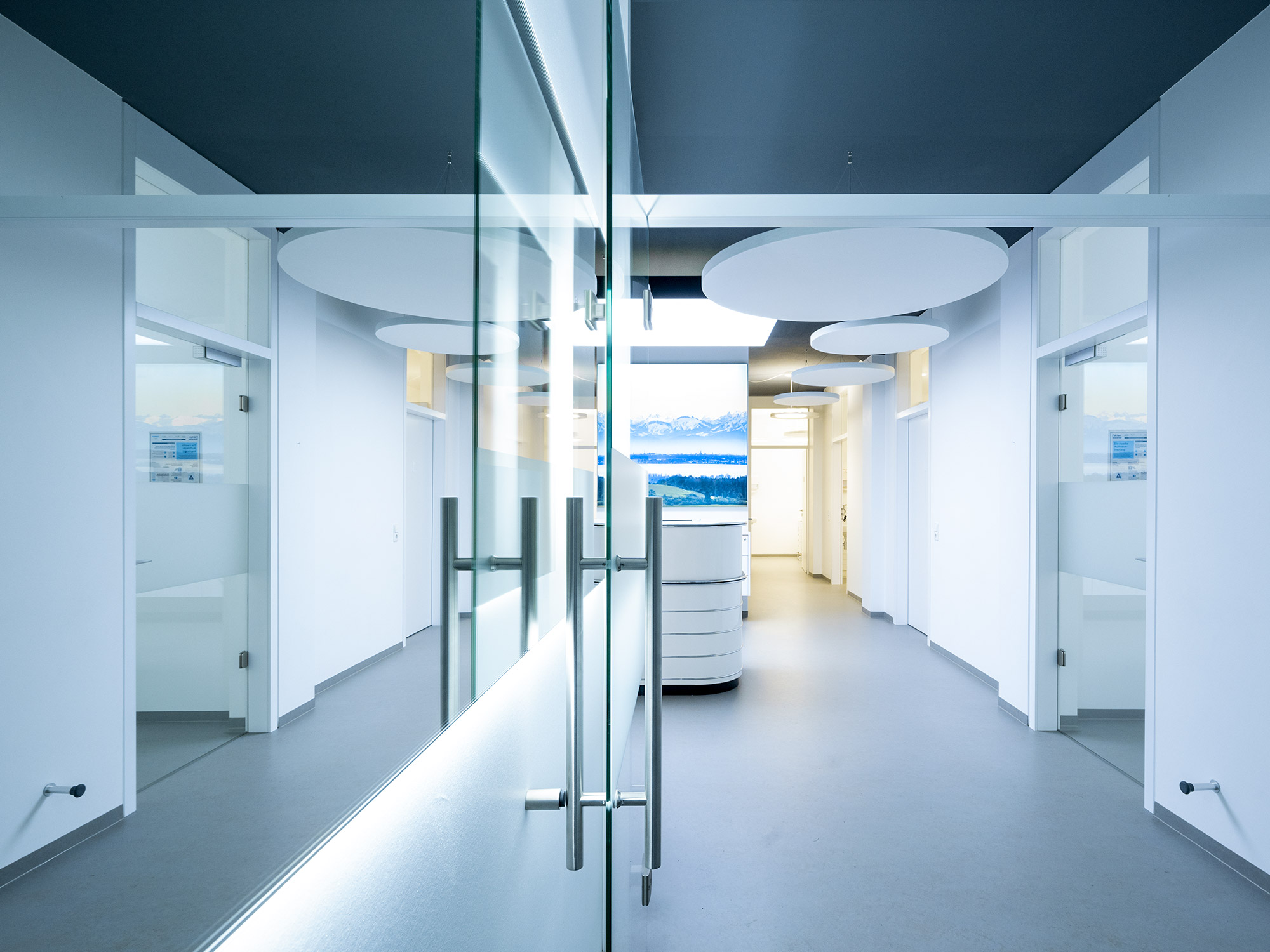 Dr. Adler & Dr. Thimm &ndash; Akustikbilder und Schallabsorber von SCHALLSAUGER&reg;